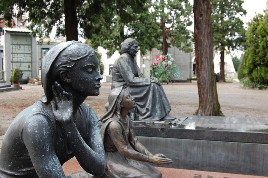 Milan: Monumental Cemetery Group Walking Tour - Key points at a glance