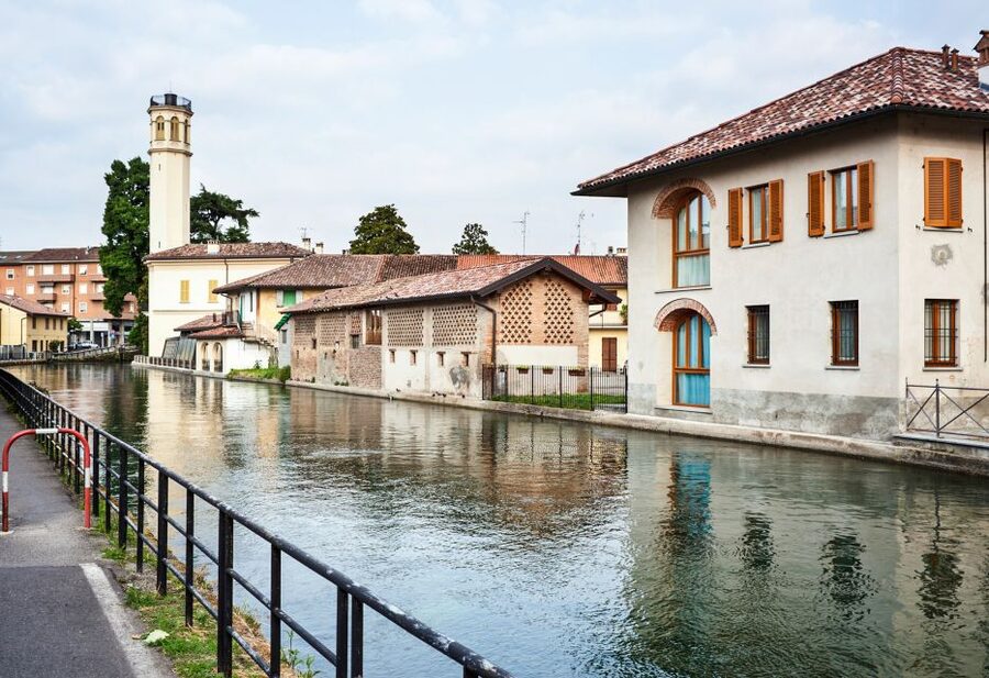 Milan: Navigli District Canal Boat Tour with Aperitivo - The drink and aperitivo: what you actually receive