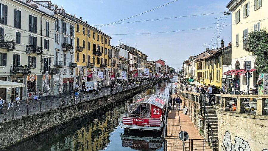 Milan: Navigli District Canal Boat Tour with Aperitivo - Choosing the right departure time