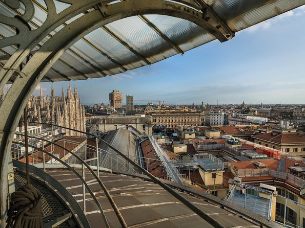Milan Pass Including Duomo Terraces and La Scala - Hop-on hop-off bus or Milan subway