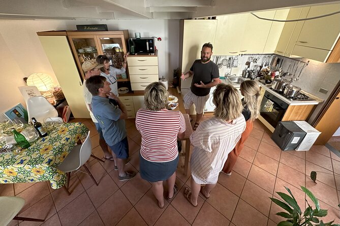 Milan: Pasta, Tiramisu, Cooking Class! Learning Premium Products! - Meeting Rafael in his Milan home
