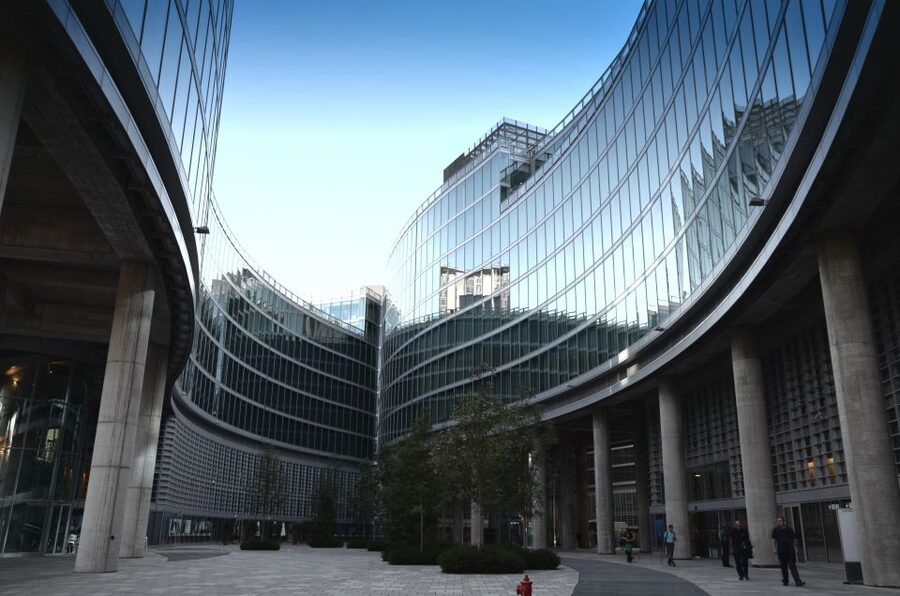 Milan: Piazza Gae Aulenti and Pelli Tower Walking Tour - Seeing Milan’s New Center at Piazza Gae Aulenti