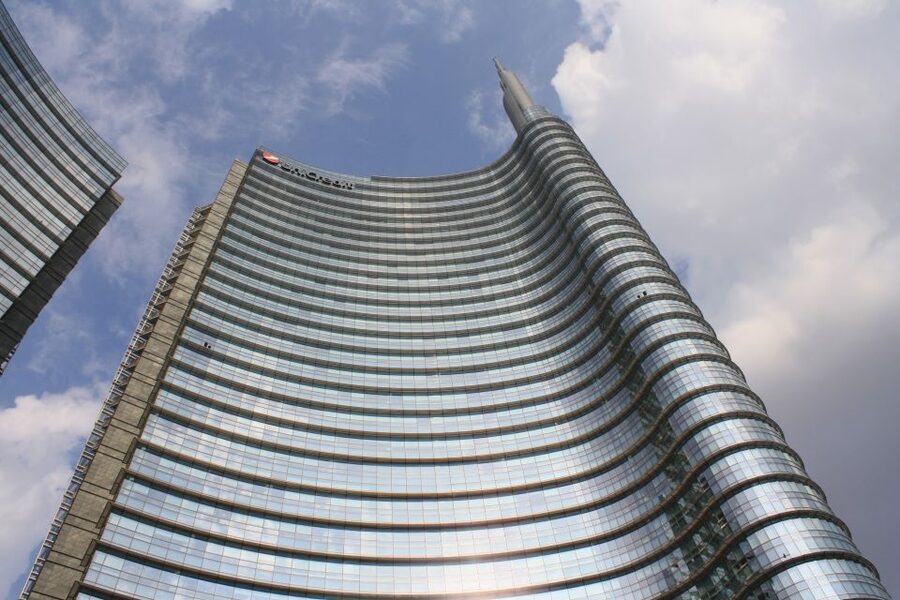 Milan: Piazza Gae Aulenti and Pelli Tower Walking Tour - Walking From Porta Nuova Along Corso Como