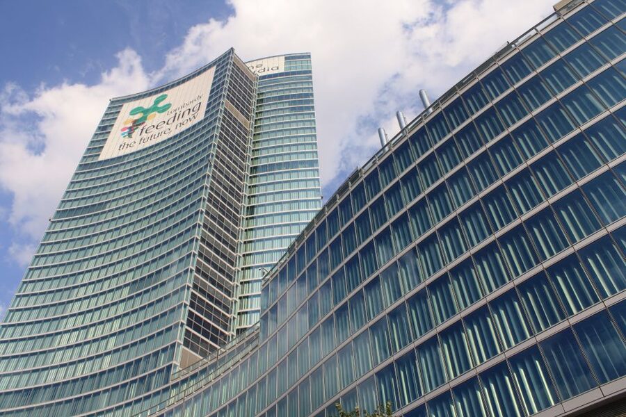 Milan: Piazza Gae Aulenti and Pelli Tower Walking Tour - What the $120.08 Price Really Buys You