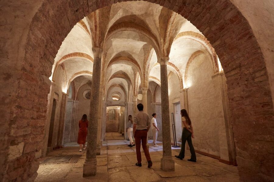 Milan: Pinacoteca Ambrosiana and San Sepolcro Crypt Ticket - Leonardo’s Musician and the Codex Atlanticus