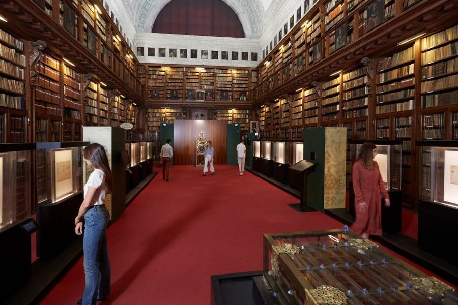 Milan: Pinacoteca Ambrosiana and San Sepolcro Crypt Ticket - How the two stops work together