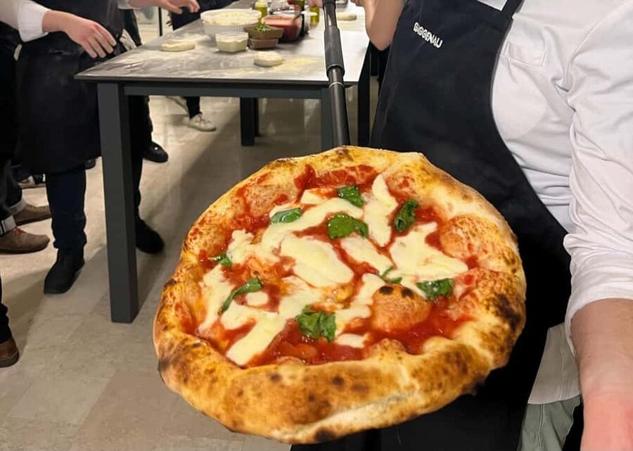 Milan: Pizza and Tiramisu Cooking Class with Wine Tasting - Making Neapolitan pizza from scratch