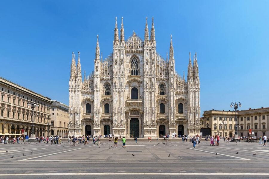 Milan: Private Duomo Cathedral and Roof Top Guided Tour - Inside Milan’s cathedral, look beyond the grand aisle