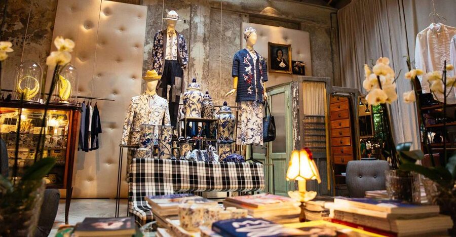 Milan: Private Fashion Tour - Starting in Navigli with a local style guide