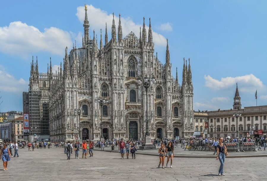 Milan: Private Guided Walking Tour with Aperitif - Seeing Milan Cathedral without turning the tour into a museum visit