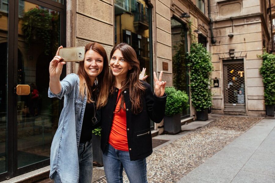Milan: Private Navigli Neighborhood Walking Tour - Street art, shops, and quieter corners