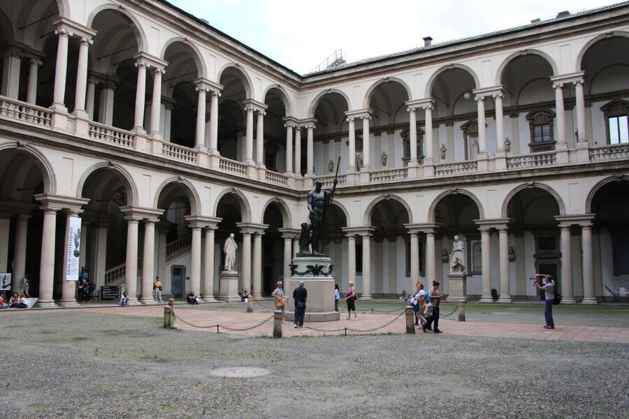 Milan: Private Sightseeing & Shopping Tour with a Local - Villa Necchi Campiglio and Milan’s Private Side