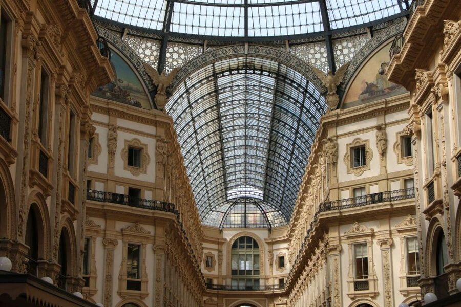 Milan: Private Sightseeing & Shopping Tour with a Local - Food Stops and Local Advice