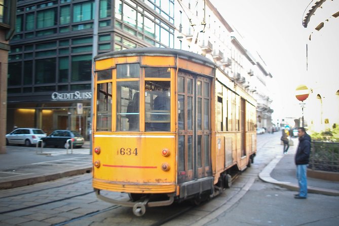 Milan Private Sightseeing Tour for Kids and Families with Local Guide - Piazza della Scala and Leonardo’s Milan