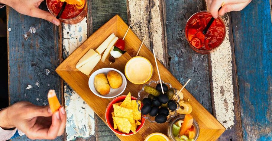 Milan: Private Tour with Drinks & Bites in Centro Storico - Three stops, three drinks, and three local bites