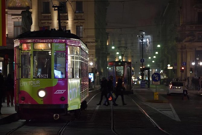 MILAN PRIVATE WALKING TOUR BY NIGHT: AMAZING MILAN - 2 h - Why Milan after 9 pm works so well