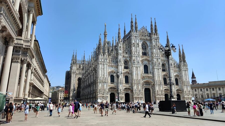 Milan: Private Walking Tour with Last Supper and Duomo Entry - Piazza della Scala and Milan’s opera tradition