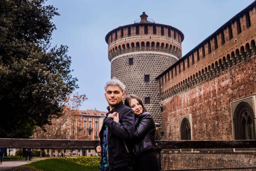 Milan: Professional Photoshoot Outside Sforza Castle - Key points at a glance