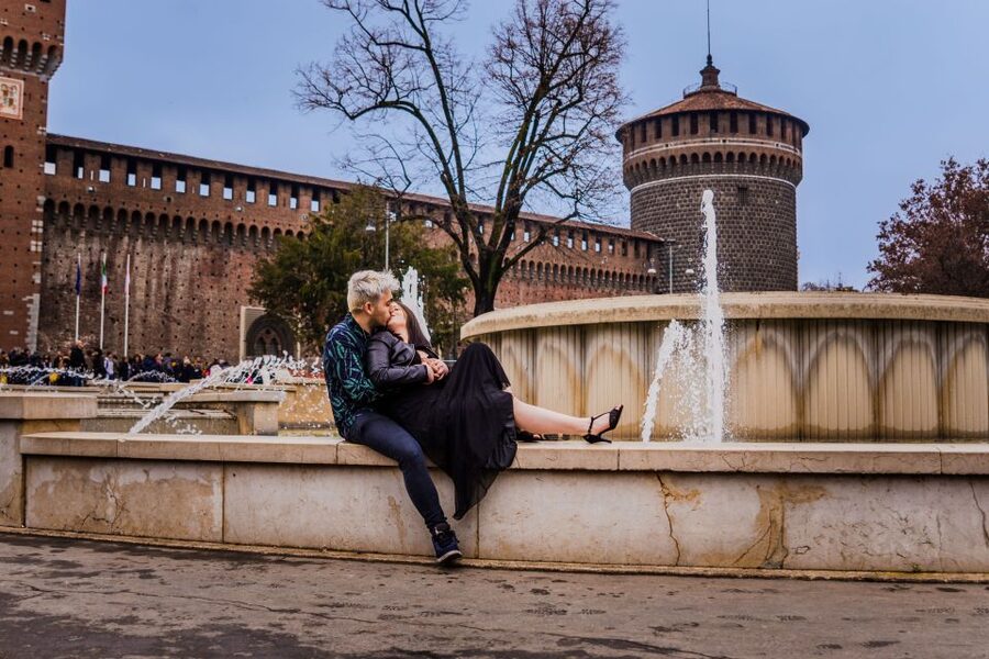 Milan: Professional Photoshoot Outside Sforza Castle - What happens during the 15 to 45 minutes