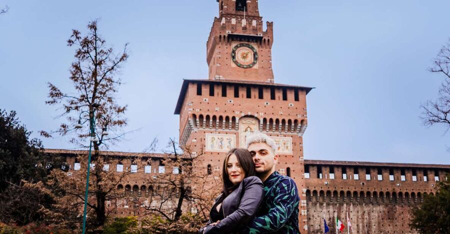 Milan: Professional Photoshoot Outside Sforza Castle - Meeting the photographer at the fountain