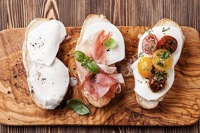 Milan's Authentic Street Food tour: A Gourmet Experience - What the guide adds to the food