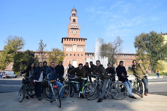 Milan's Hidden Gems: Unique Bike Tour (ENG, NL) - From Bosco Verticale to Brera