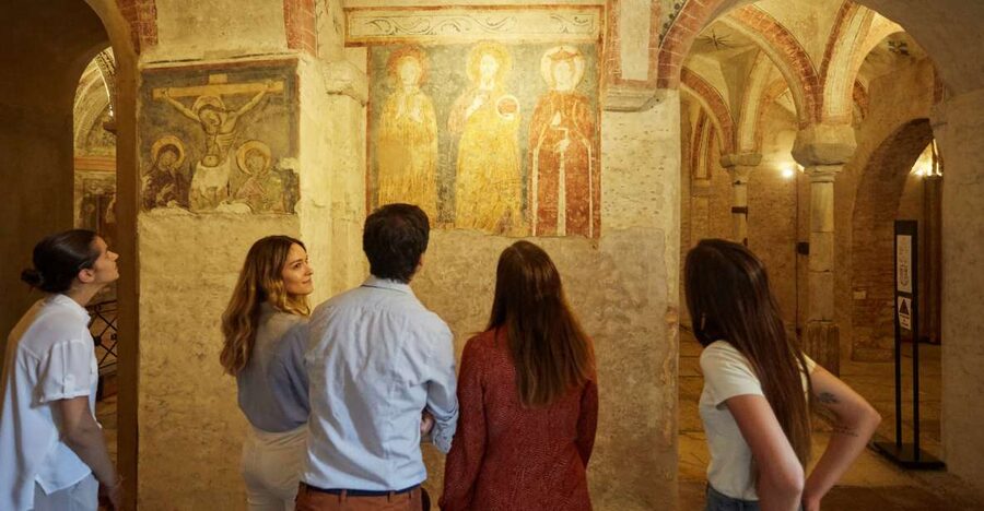 Milan: San Sepolcro Crypt Skip-the-Line Entry Ticket - Finding the entrance in Piazza San Sepolcro