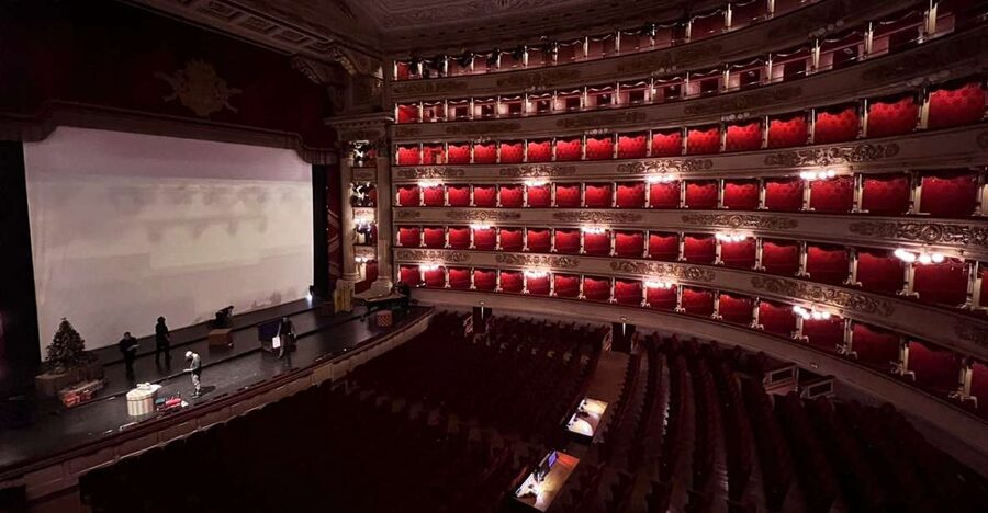 Milan: Scala Theater and Duomo Cathedral Guided Tour - Inside La Scala, where opera becomes history