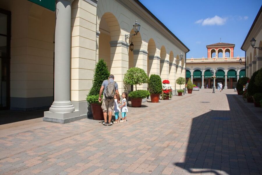 Milan: Serravalle Designer Outlet Roundtrip Bus Transfer - Six hours gives you room to shop properly