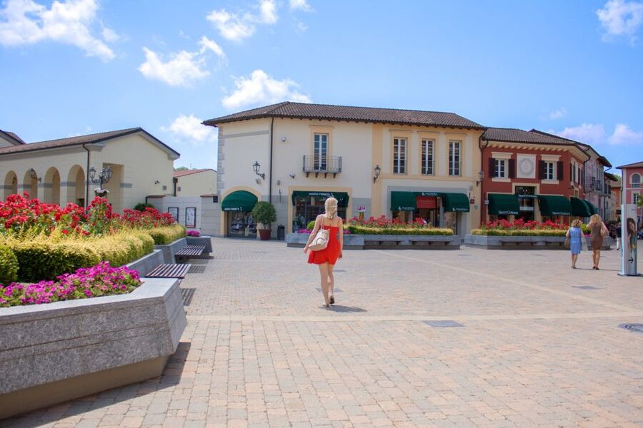 Milan: Serravalle Designer Outlet Roundtrip Bus Transfer - Is $28 good value?