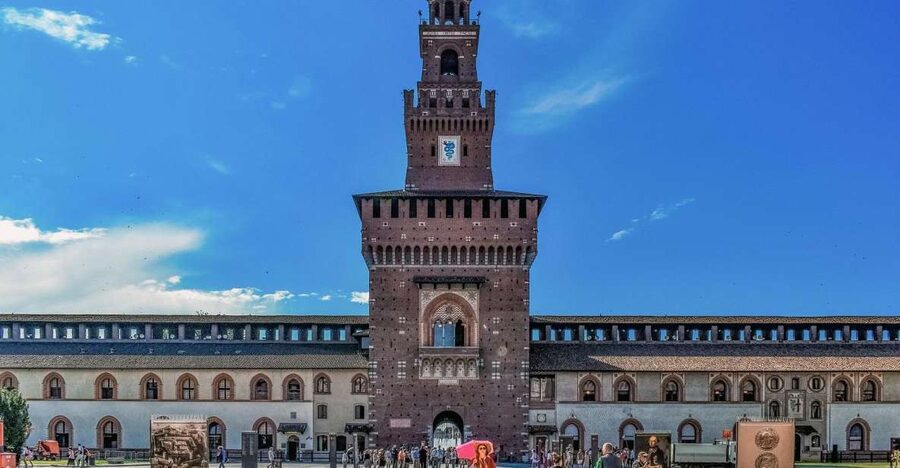 Milan: Sforza Castle and Michelangelo's Pietà Rondanini Tour - Meeting the guide beneath the Filarete Tower