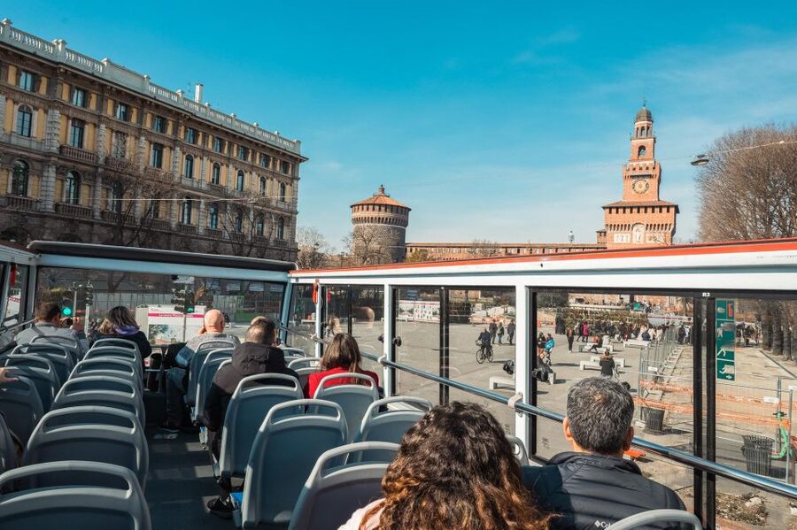 Milan: Skip-the-Line Duomo Guided Tour & Hop-on Hop-off Bus - What happens during the one-hour tour