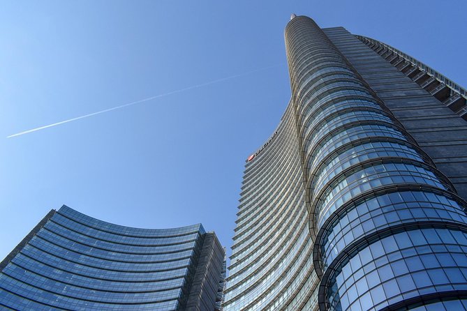 Milan Skyscrapers Guided Tour: Porta Nuova, Unicredit tower & Vertical Forest - What the private format adds