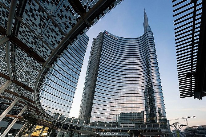 Milan Skyscrapers Guided Tour: Porta Nuova, Unicredit tower & Vertical Forest - Starting at Eataly Milano Smeraldo