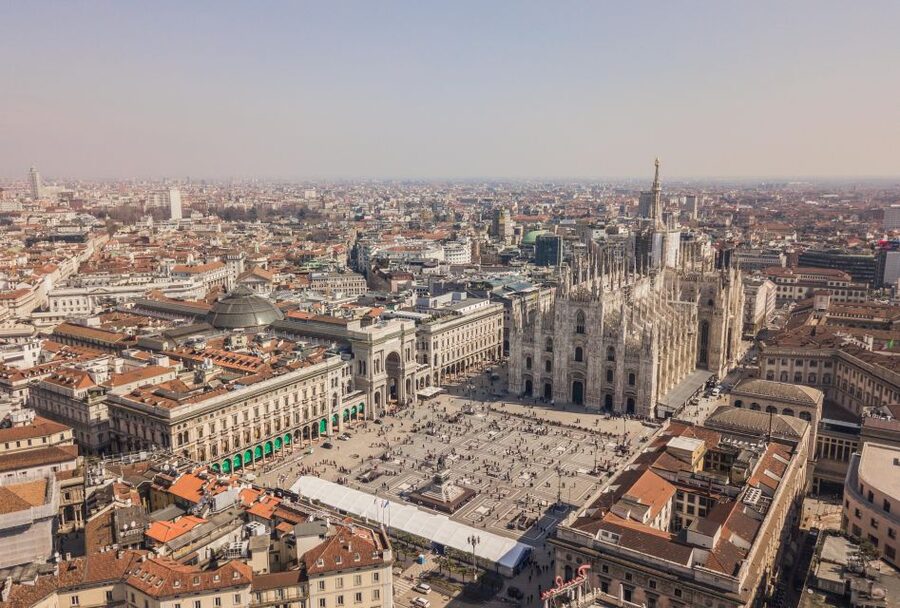 Milan Small Group: Duomo & Rooftop, Castle, Gelato Tasting - What the small group changes