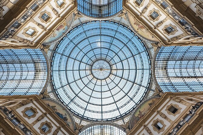 Milan Small Group: Duomo & Rooftop, Sforza Castle, Gelato Tasting - Gelato gives the walking route a welcome pause