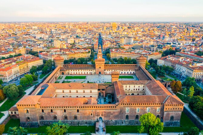 Milan Small Group: Duomo & Rooftop, Sforza Castle, Gelato Tasting - How the guides shape the experience