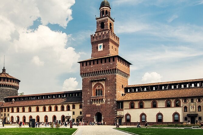 Milan : Small Group Tour Duomo and Terrazze - Small groups, solo bookings, and guide style