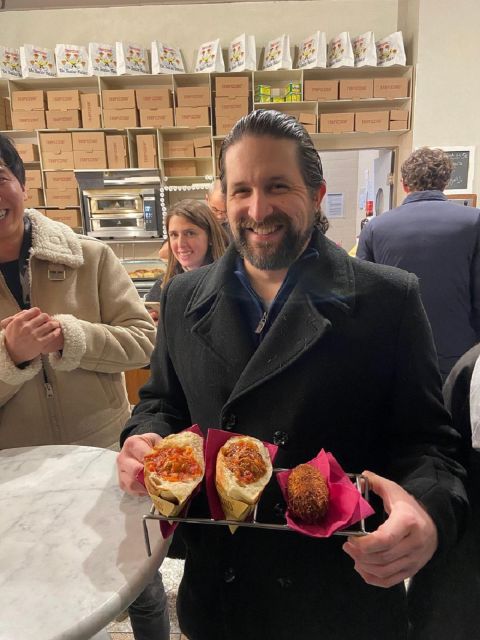 Milan: Sunset Navigli Food & Drinks Tour with a Local - The guides shape the evening