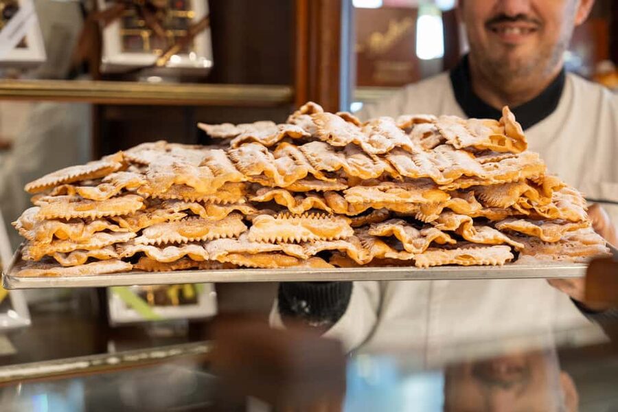 Milan: Sweet Delights Patisserie Tour - Stop one: Brera and the first dessert