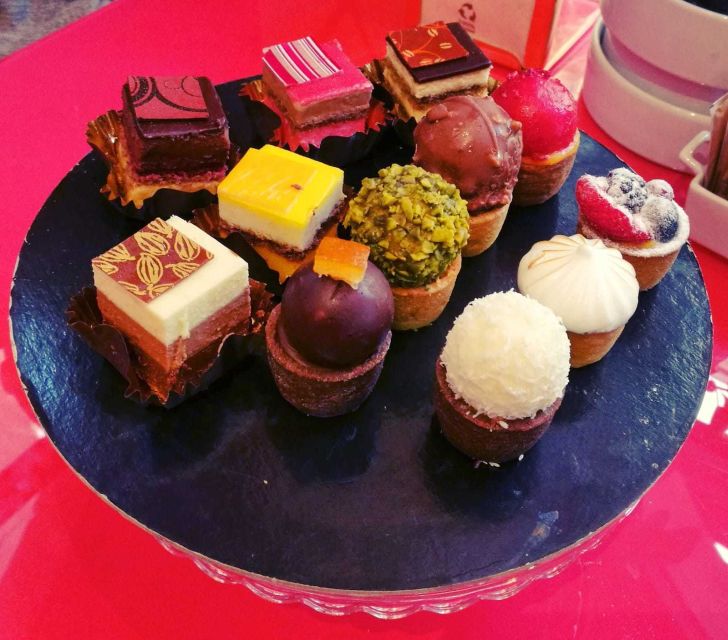 Milan: Sweet Delights Patisserie Tour - Stop two: La Scala and Milanese elegance