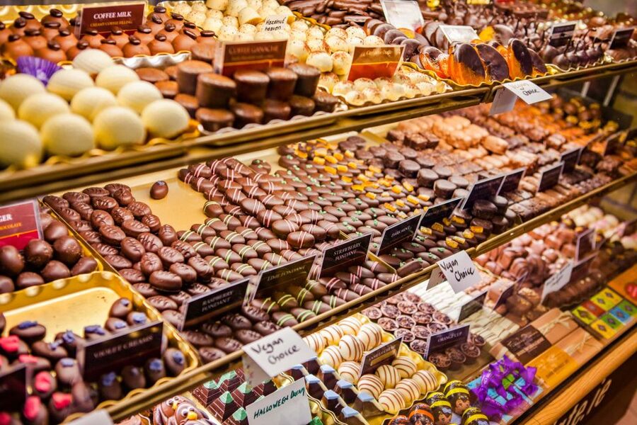 Milan: Sweet Delights Patisserie Tour - Stop four: the Duomo and the final sweet