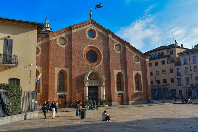 Milan: The Last Supper & Sforza Castle Guided Tour - The walk from the church to Sforza Castle