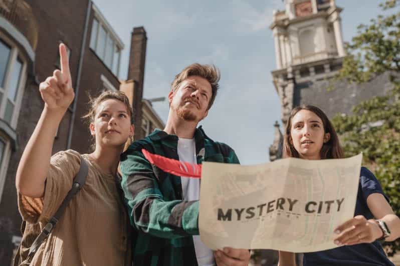 Milan: Treasure Hunt & Walking Tour - Following the map to five Milan landmarks