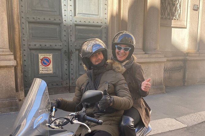 Milan Vespa Adventure: Private Tour for Couples and Friends - A Quick Photo at Arco della Pace