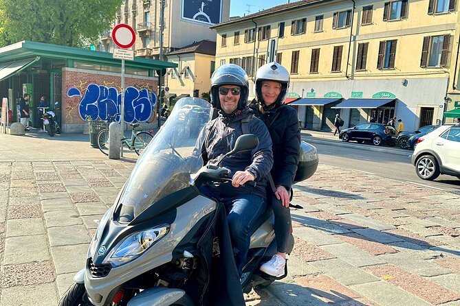 Milan Vespa Adventure: Private Tour for Couples and Friends - Modern Milan in Porta Nuova