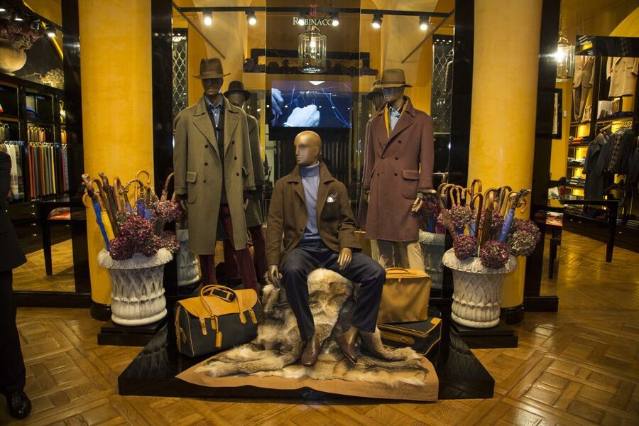 Milan: Walking Fashion Tour - Starting at Montenapoleone, Milan’s fashion front door