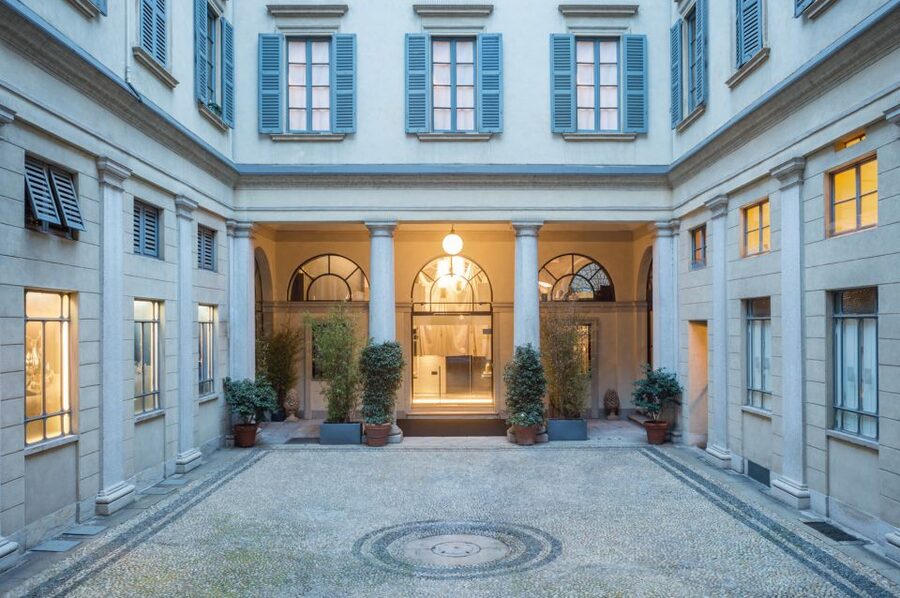 Milan: Walking Fashion Tour - What a fashion-industry guide adds