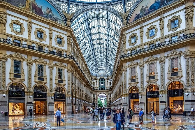 Milan Walking Tour: Explore Top Sights & Hidden Gems - Bottega Rossa and the food conversation