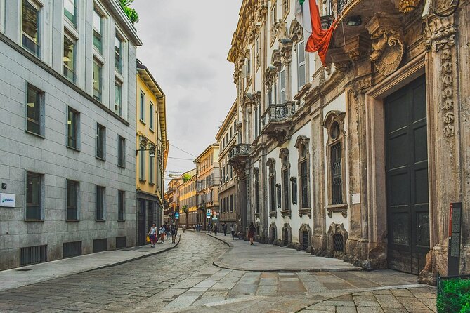 Milan Walking Tour: Explore Top Sights & Hidden Gems - Price, group size, and what you receive